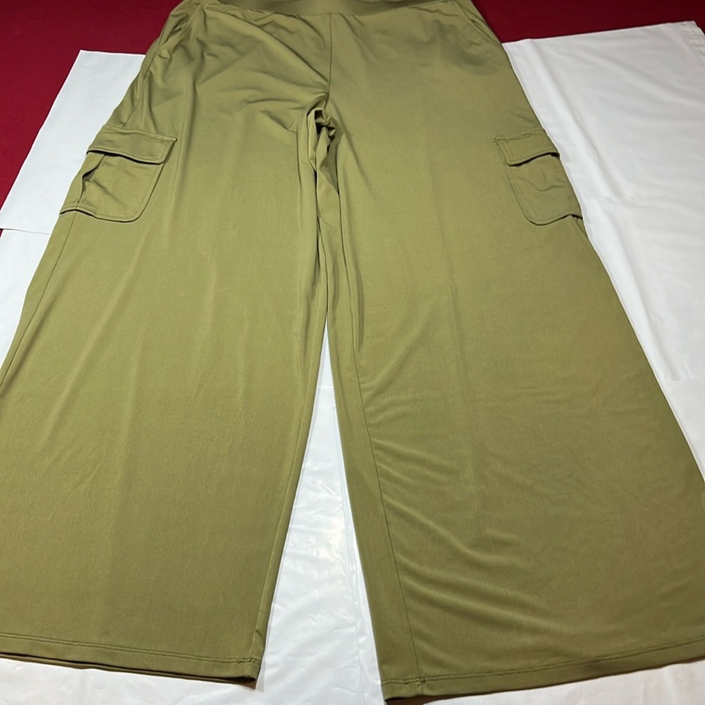 LISA RINNA OLIVE GREEN PULL ON CARGO PANTS WIDE LEG knit Flowy stretch waist Med
